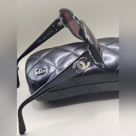 Chanel Sunglasses Logo Pearlized CC - Picture 6 of 8